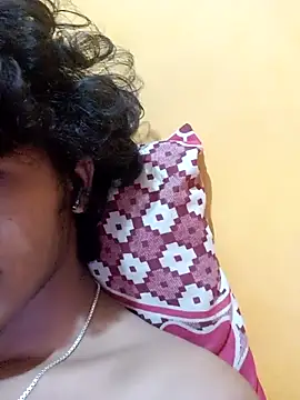 CosmicEmuu online show from February 27, 2025, 7:58 pm