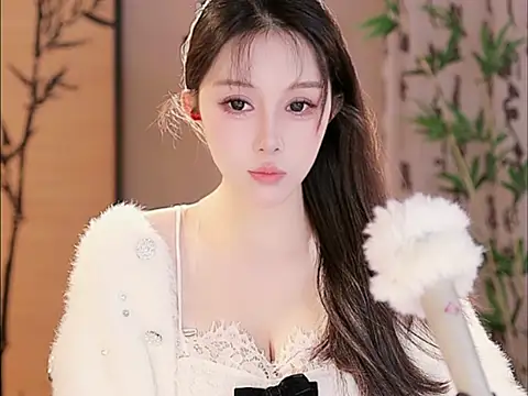 Summer-Momo online show from February 22, 2025, 12:29 pm