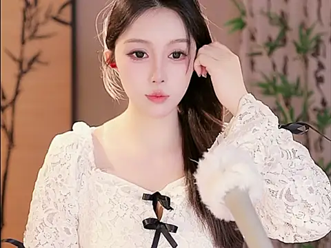 Summer-Momo online show from February 25, 2025, 1:17 pm
