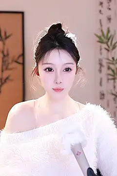 Summer-Momo online show from March 6, 2025, 8:08 am