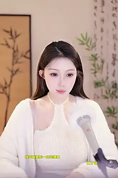 Summer-Momo online show from March 10, 2025, 11:42 am