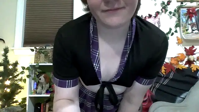 Snapshot of AverageRose chatting on February 13, 2026, 10:44 am AverageRose online show from February 13, 2026, 10:44 am