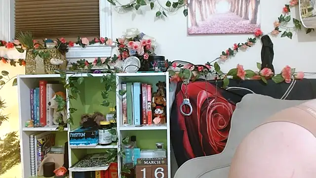 Snapshot of AverageRose chatting on March 16, 2026, 9:30 pm AverageRose online show from March 16, 2026, 9:30 pm