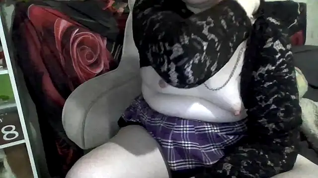Snapshot of AverageRose chatting on May 29, 2026, 6:06 pm AverageRose online show from May 29, 2026, 6:06 pm