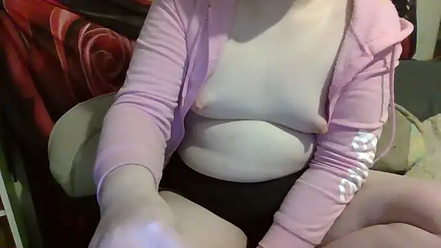 AverageRose online show from June 24, 2026, 5:01 pm