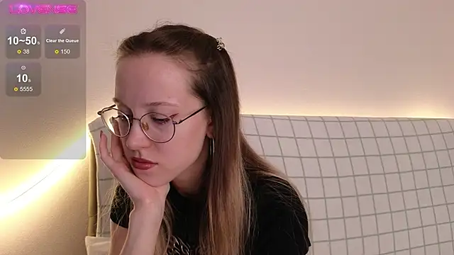 Snapshot of MaryBliss chatting on October 23, 2025, 9:46 pm MaryBliss online show from October 23, 2025, 9:46 pm