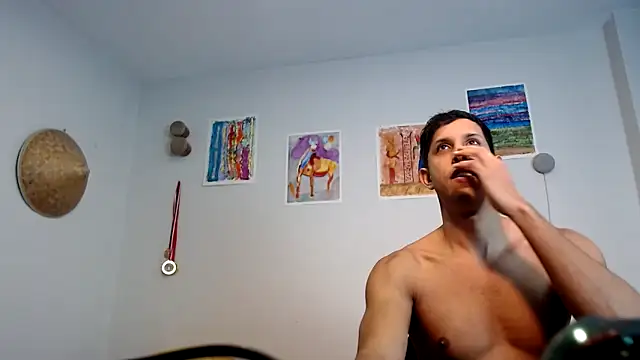 Snapshot of HOTLATINO2025 chatting on October 7, 2025, 3:53 pm HOTLATINO2025 online show from October 7, 2025, 3:53 pm