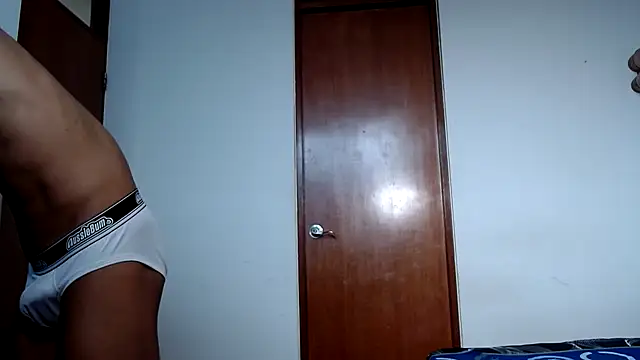 HOTLATINO2025 online show from May 9, 2026, 4:12 pm