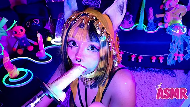 LaytonBox online show from November 9, 2025, 2:26 pm