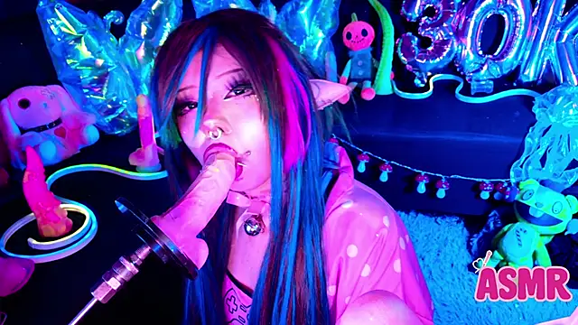 LaytonBox online show from November 14, 2025, 1:21 pm