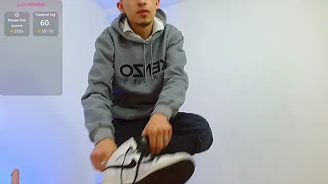 Axel tay online show from November 14, 2025, 11:31 am