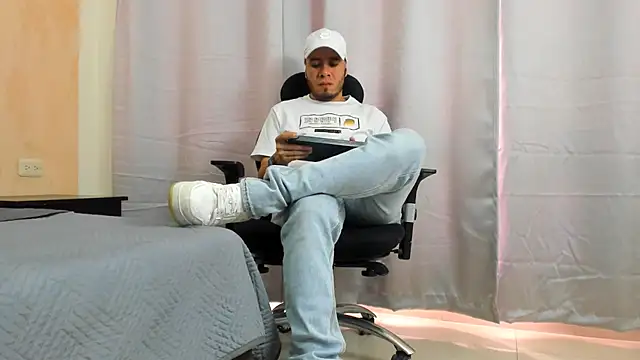jacob lewitt online show from January 27, 2025, 7:24 pm