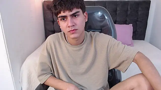 Snapshot of Tommy18__ chatting on January 8, 2025, 4:33 pm Tommy18   online show from January 8, 2025, 4:33 pm