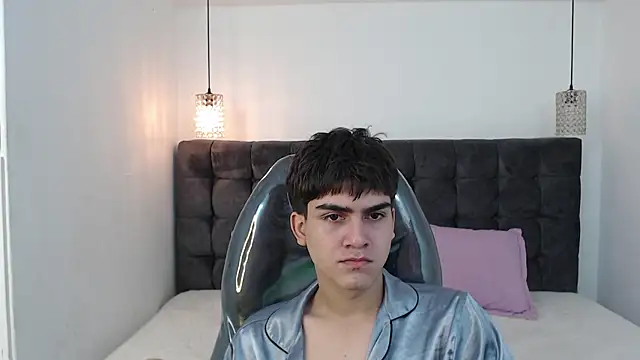 Snapshot of Tommy18__ chatting on January 9, 2025, 1:35 pm Tommy18   online show from January 9, 2025, 1:35 pm