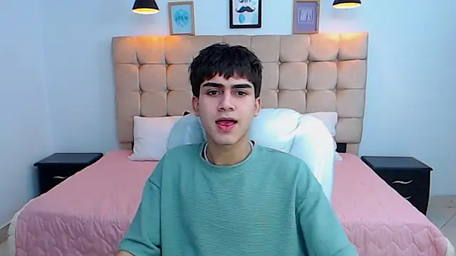 Snapshot of Tommy18__ chatting on January 14, 2025, 6:02 am Tommy18   online show from January 14, 2025, 6:02 am