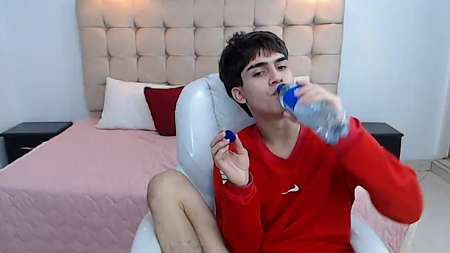 Snapshot of Tommy18__ chatting on January 15, 2025, 12:15 pm Tommy18   online show from January 15, 2025, 12:15 pm