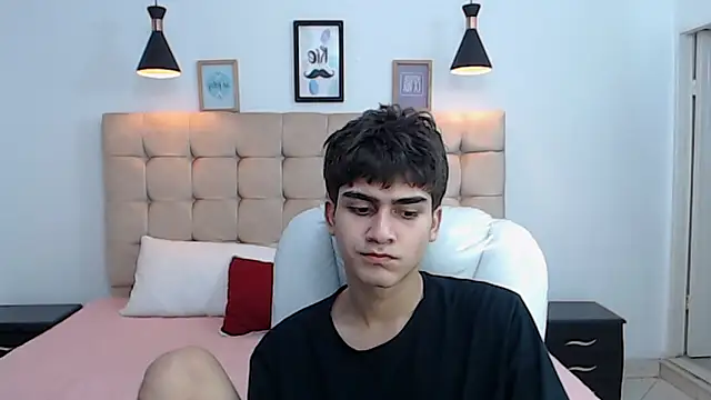 Snapshot of Tommy18__ chatting on January 16, 2025, 6:03 am Tommy18   online show from January 16, 2025, 6:03 am