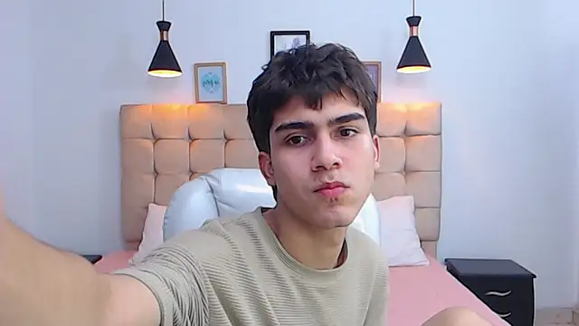 Snapshot of Tommy18__ chatting on January 17, 2025, 9:28 am Tommy18   online show from January 17, 2025, 9:28 am