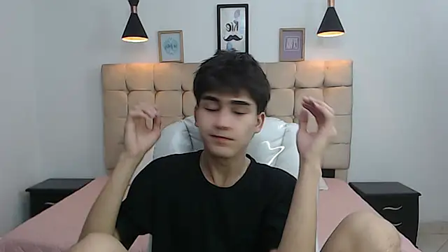 Snapshot of Tommy18__ chatting on January 21, 2025, 6:22 am Tommy18   online show from January 21, 2025, 6:22 am