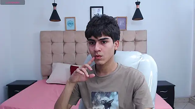 Snapshot of Tommy18__ chatting on January 25, 2025, 4:34 am Tommy18   online show from January 25, 2025, 4:34 am