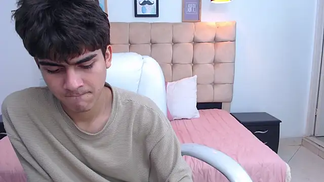 Snapshot of Tommy18__ chatting on February 4, 2025, 9:38 am Tommy18   online show from February 4, 2025, 9:38 am