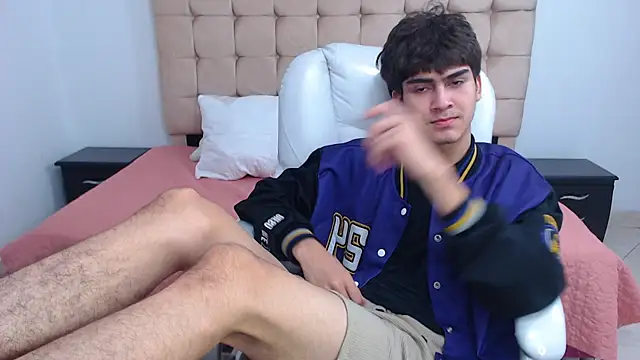 Snapshot of Tommy18__ chatting on February 6, 2025, 9:32 am Tommy18   online show from February 6, 2025, 9:32 am