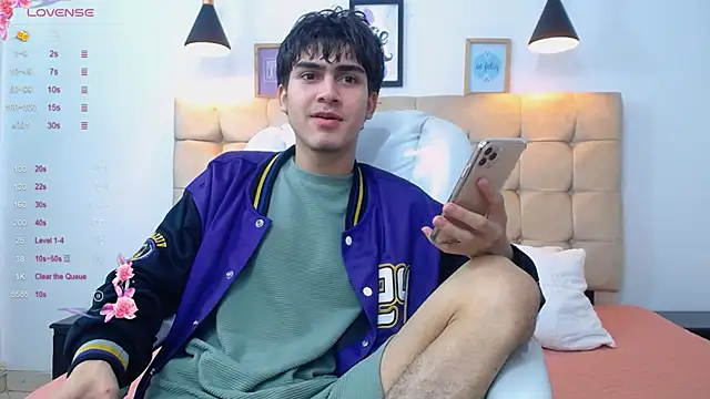 Snapshot of Tommy18__ chatting on February 9, 2025, 6:54 am Tommy18   online show from February 9, 2025, 6:54 am