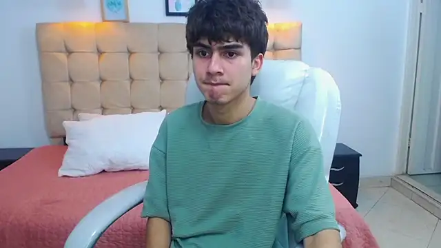 Snapshot of Tommy18__ chatting on February 9, 2025, 9:58 am Tommy18   online show from February 9, 2025, 9:58 am