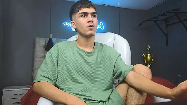 Snapshot of Tommy18__ chatting on February 11, 2025, 9:53 am Tommy18   online show from February 11, 2025, 9:53 am