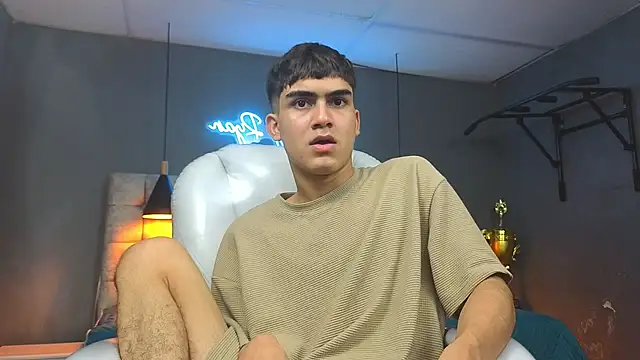 Snapshot of Tommy18__ chatting on February 13, 2025, 9:41 am Tommy18   online show from February 13, 2025, 9:41 am