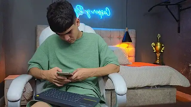 Snapshot of Tommy18__ chatting on February 19, 2025, 9:39 am Tommy18   online show from February 19, 2025, 9:39 am