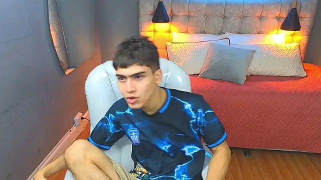 Snapshot of Tommy18__ chatting on February 21, 2025, 6:40 am Tommy18   online show from February 21, 2025, 6:40 am