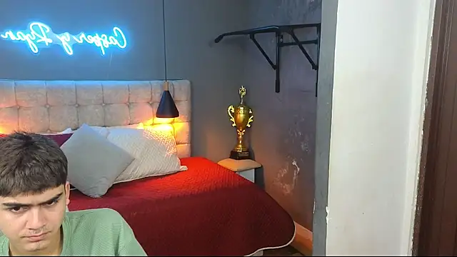 Snapshot of Tommy18__ chatting on February 25, 2025, 5:30 am Tommy18   online show from February 25, 2025, 5:30 am