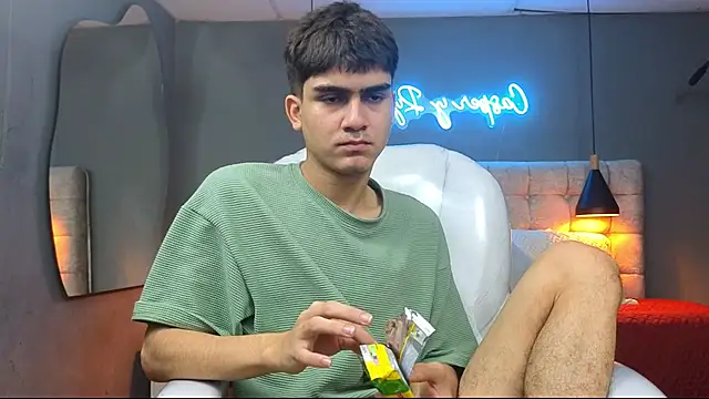 Snapshot of Tommy18__ chatting on February 25, 2025, 8:36 am Tommy18   online show from February 25, 2025, 8:36 am