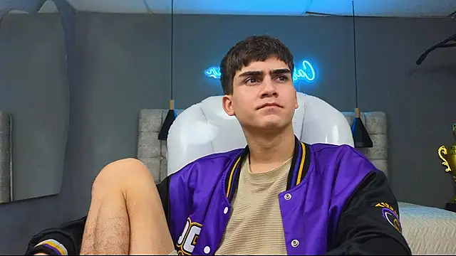 Snapshot of Tommy18__ chatting on March 2, 2025, 6:37 am Tommy18   online show from March 2, 2025, 6:37 am