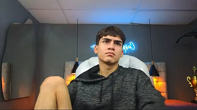 Snapshot of Tommy18__ chatting on March 5, 2025, 5:18 am Tommy18   online show from March 5, 2025, 5:18 am