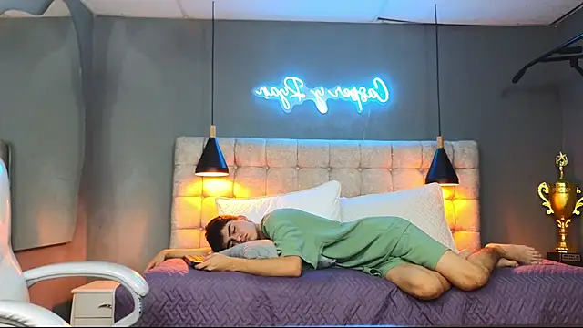 Snapshot of Tommy18__ chatting on March 5, 2025, 8:21 am Tommy18   online show from March 5, 2025, 8:21 am