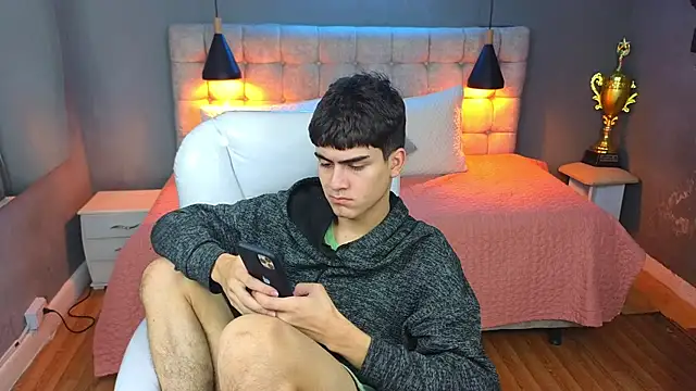 Snapshot of Tommy18__ chatting on March 7, 2025, 6:02 am Tommy18   online show from March 7, 2025, 6:02 am