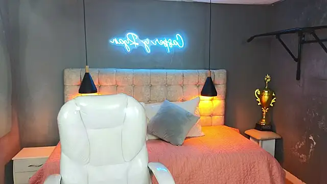 Snapshot of Tommy18__ chatting on March 7, 2025, 12:12 pm Tommy18   online show from March 7, 2025, 12:12 pm