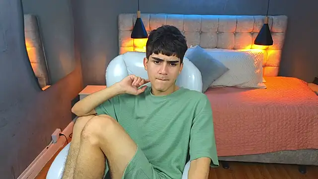 Snapshot of Tommy18__ chatting on March 9, 2025, 9:57 am Tommy18   online show from March 9, 2025, 9:57 am