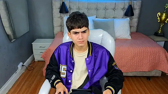 Snapshot of Tommy18__ chatting on March 11, 2025, 7:15 am Tommy18   online show from March 11, 2025, 7:15 am