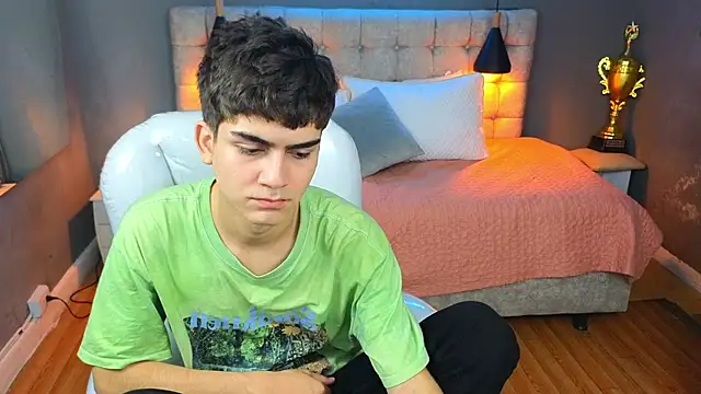 Snapshot of Tommy18__ chatting on March 12, 2025, 7:13 am Tommy18   online show from March 12, 2025, 7:13 am