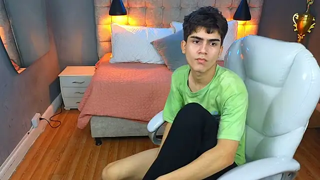 Snapshot of Tommy18__ chatting on March 12, 2025, 10:16 am Tommy18   online show from March 12, 2025, 10:16 am