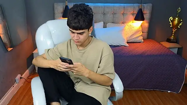 Snapshot of Tommy18__ chatting on March 13, 2025, 10:15 am Tommy18   online show from March 13, 2025, 10:15 am