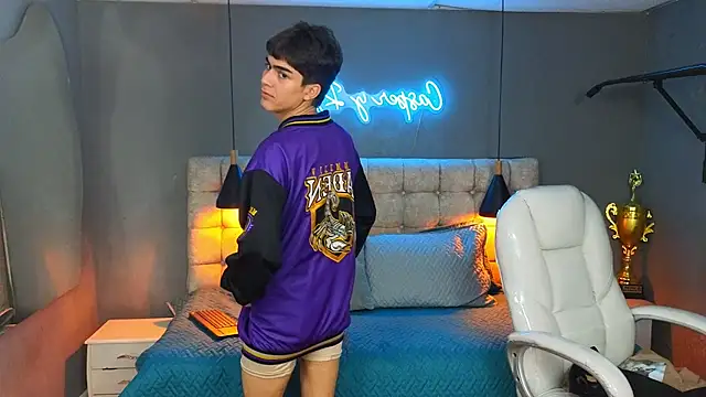 Snapshot of Tommy18__ chatting on March 16, 2025, 9:49 am Tommy18   online show from March 16, 2025, 9:49 am