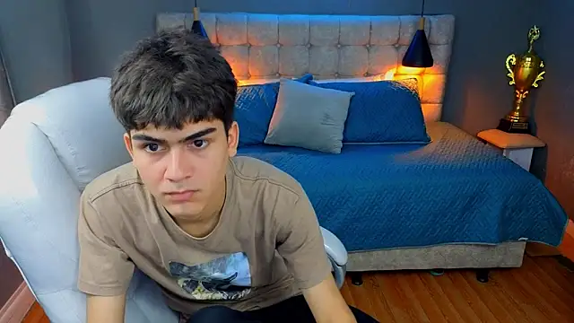 Snapshot of Tommy18__ chatting on March 18, 2025, 7:41 am Tommy18   online show from March 18, 2025, 7:41 am