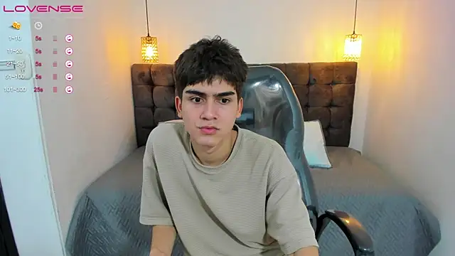 Snapshot of Tommy18__ chatting on March 19, 2025, 1:54 am Tommy18   online show from March 19, 2025, 1:54 am