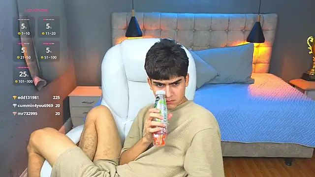 Snapshot of Tommy18__ chatting on March 19, 2025, 11:06 am Tommy18   online show from March 19, 2025, 11:06 am