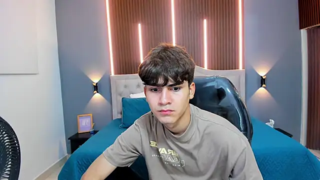 Snapshot of Tommy18__ chatting on September 21, 2025, 3:30 am Tommy18   online show from September 21, 2025, 3:30 am