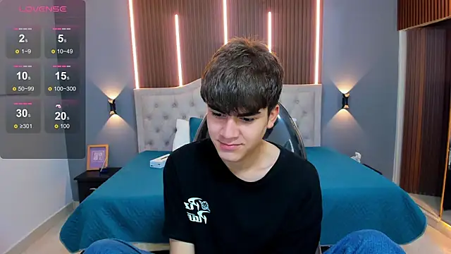 Snapshot of Tommy18__ chatting on September 23, 2025, 3:31 am Tommy18   online show from September 23, 2025, 3:31 am